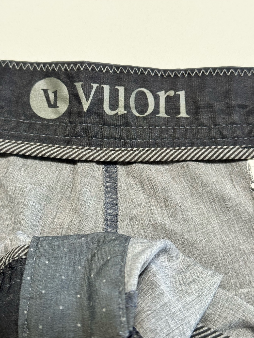 Vuori Board Shorts Mens Size 38 Swim Trunks Red Gray Polka Dot Print - Picture 6 of 12